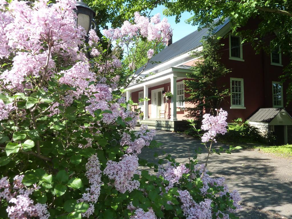 Le Passe-Partout Cowansville Exterior photo